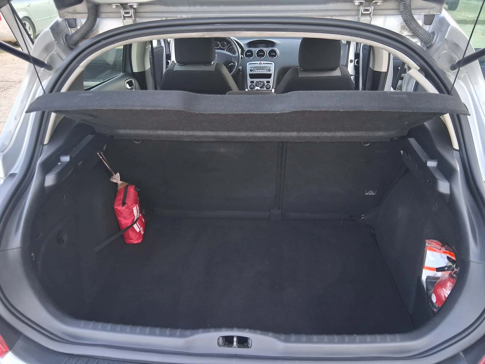 Peugeot 308 1.6  HDI Premium, снимка 15 - Автомобили и джипове - 55418183