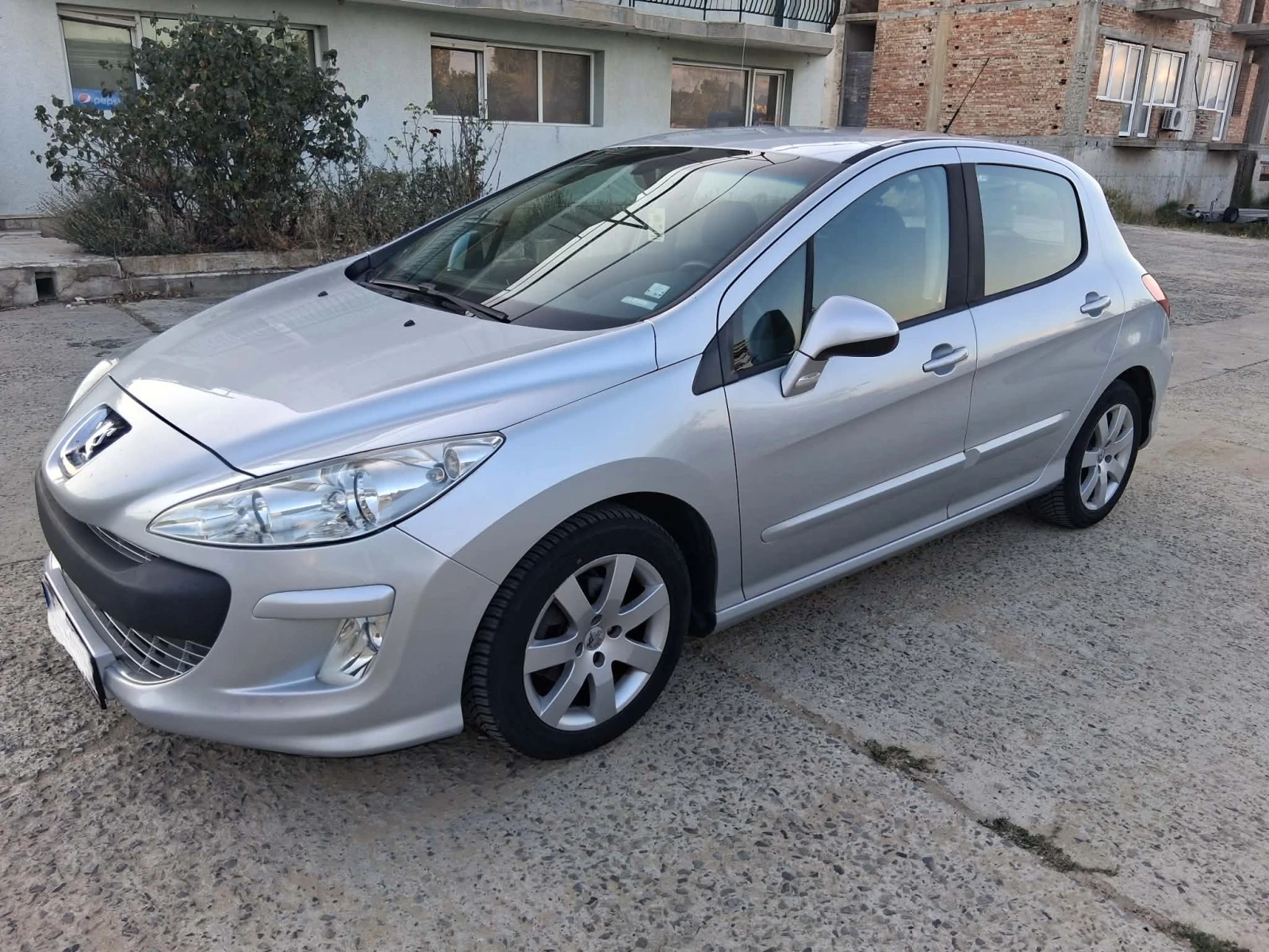 Peugeot 308 1.6  HDI Premium, снимка 2 - Автомобили и джипове - 55418183