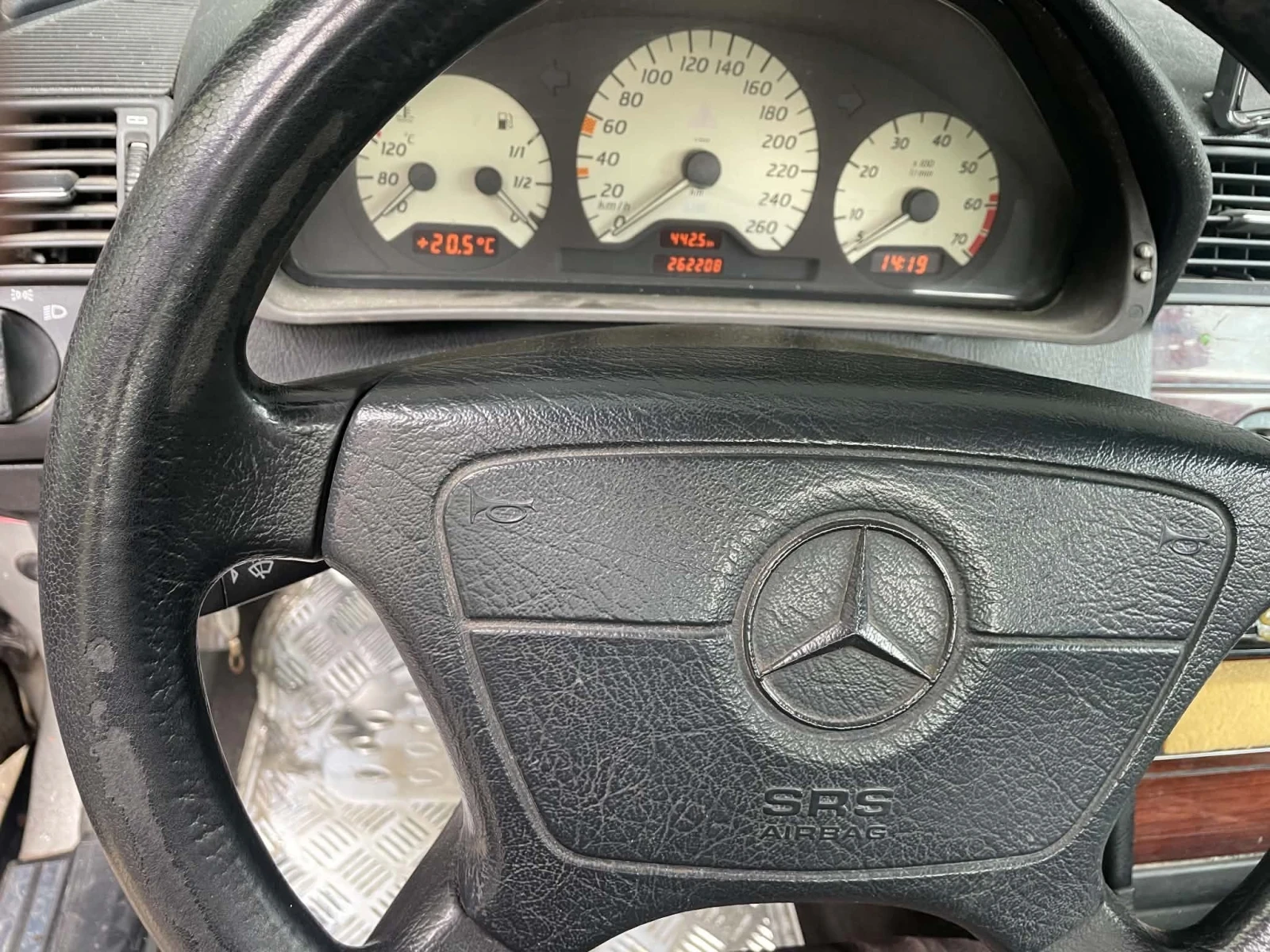 Mercedes-Benz C 180, снимка 5 - Автомобили и джипове - 55690598