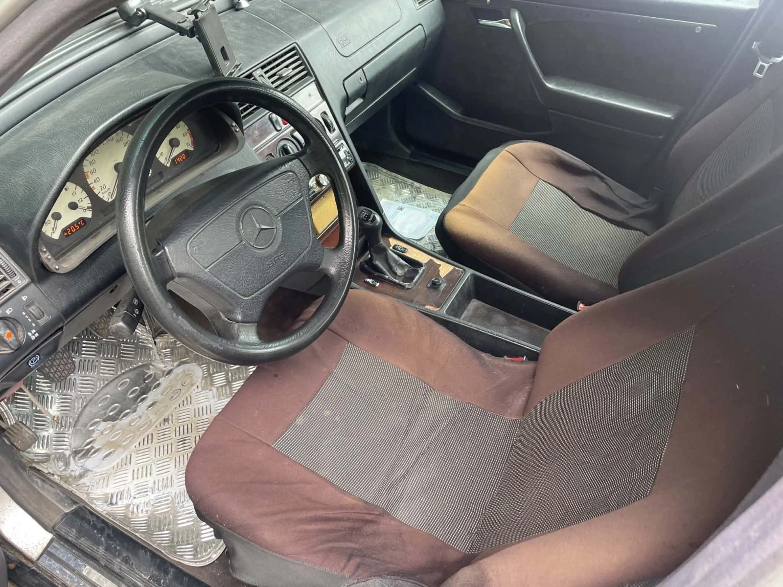 Mercedes-Benz C 180, снимка 6 - Автомобили и джипове - 55690598