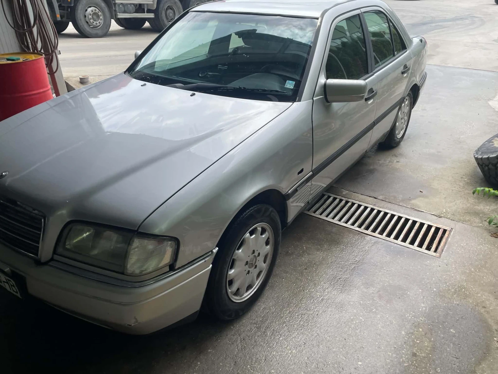 Mercedes-Benz C 180, снимка 2 - Автомобили и джипове - 55690598