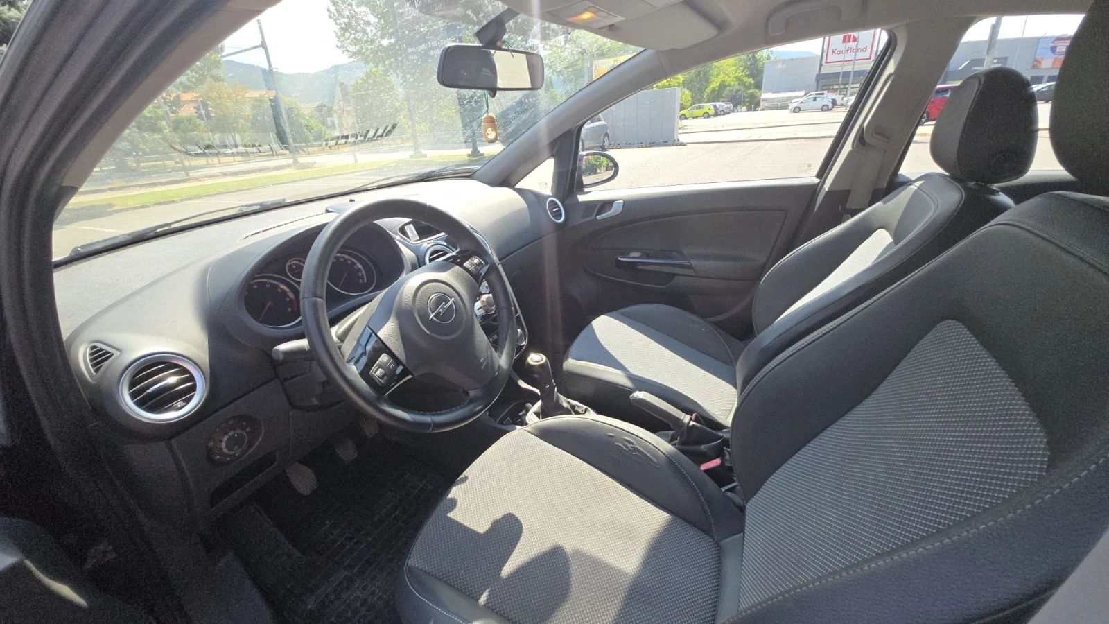 Opel Corsa D 1.4i, снимка 9 - Автомобили и джипове - 55778383