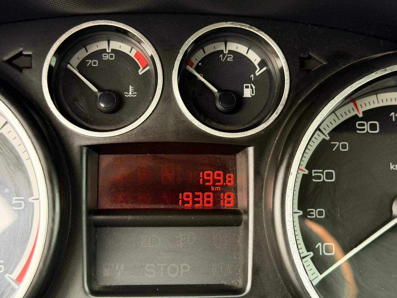 Peugeot 308 SW / РЕГИСТРИРАНА И ВСИЧКО ПЛАТЕНО, снимка 7 - Автомобили и джипове - 56168234