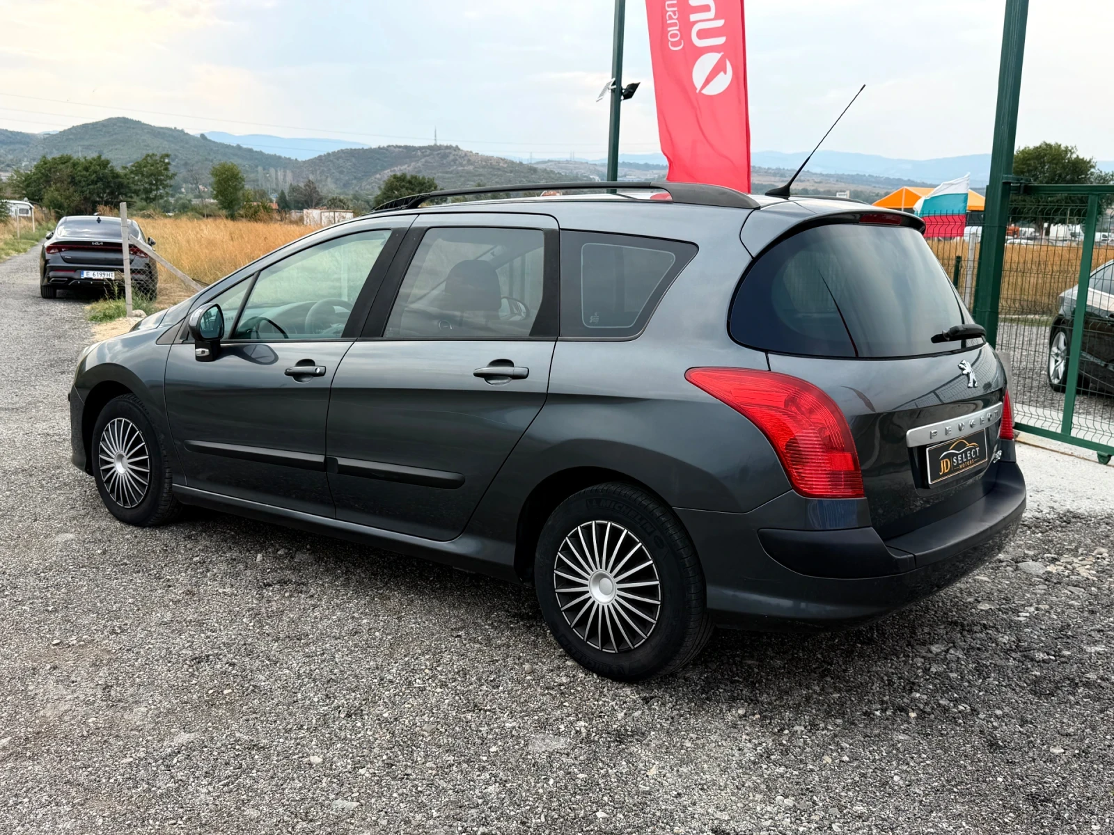 Peugeot 308 SW / РЕГИСТРИРАНА И ВСИЧКО ПЛАТЕНО, снимка 6 - Автомобили и джипове - 56168234
