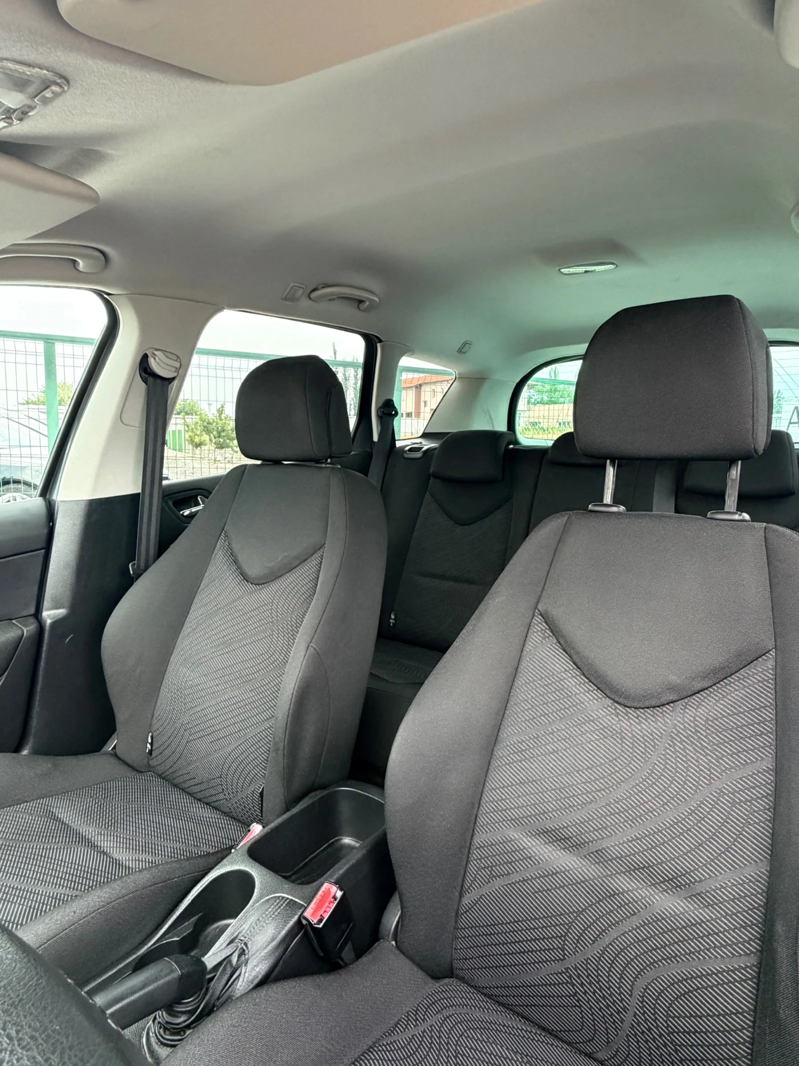 Peugeot 308 SW / РЕГИСТРИРАНА И ВСИЧКО ПЛАТЕНО, снимка 14 - Автомобили и джипове - 56168234