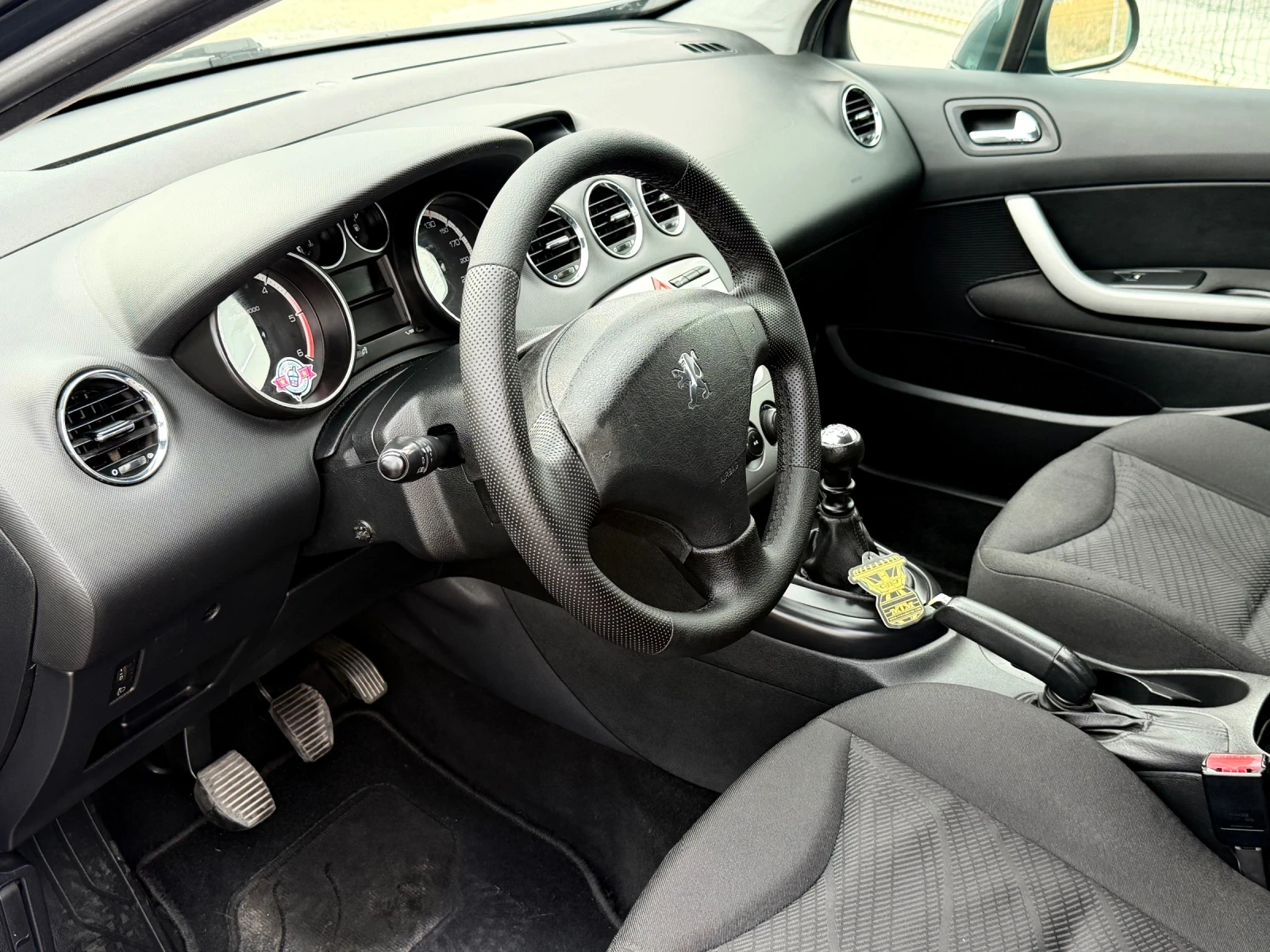 Peugeot 308 SW / РЕГИСТРИРАНА И ВСИЧКО ПЛАТЕНО, снимка 9 - Автомобили и джипове - 56168234