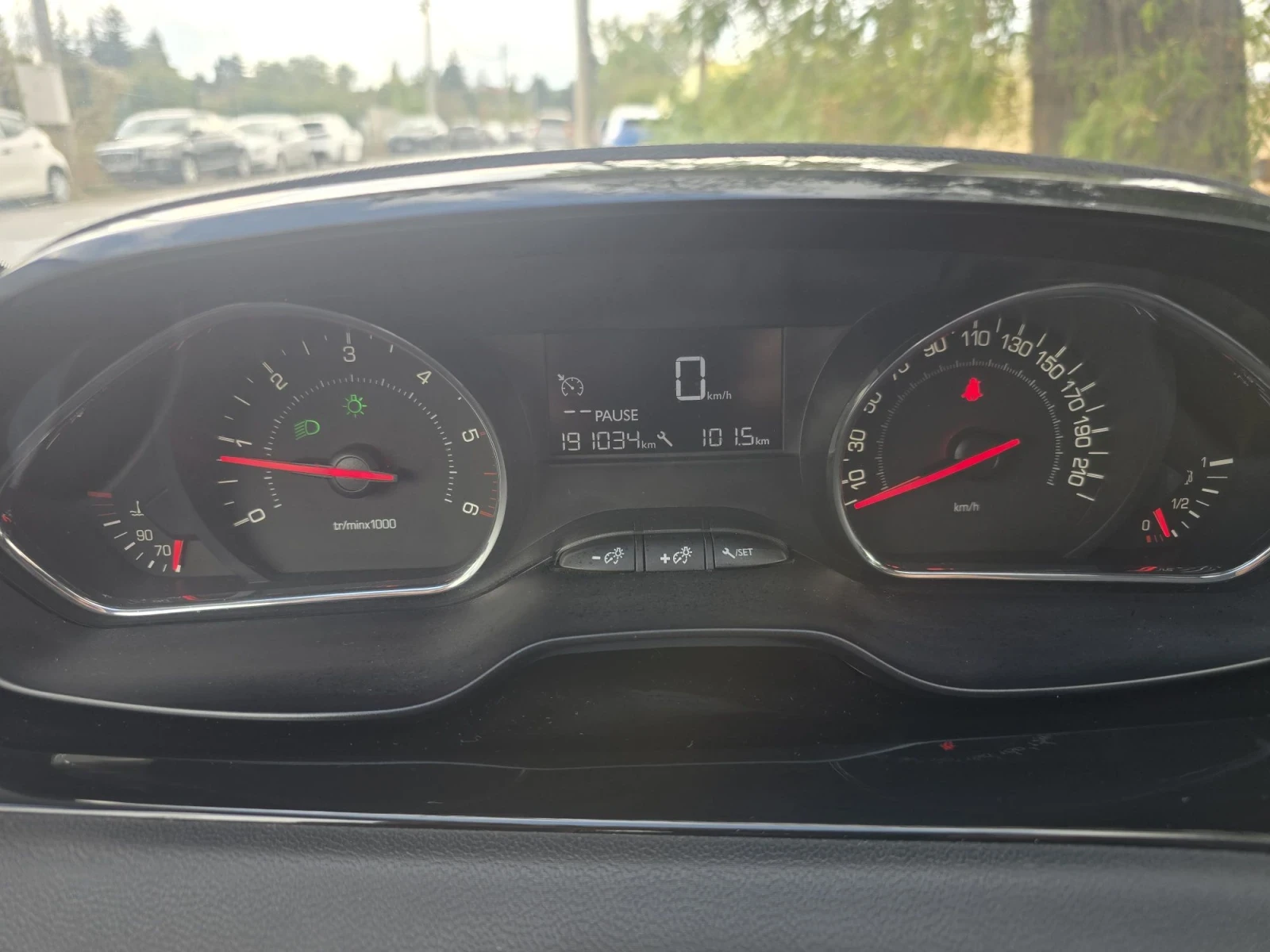 Peugeot 208 1.4 HDI, снимка 15 - Автомобили и джипове - 56222540