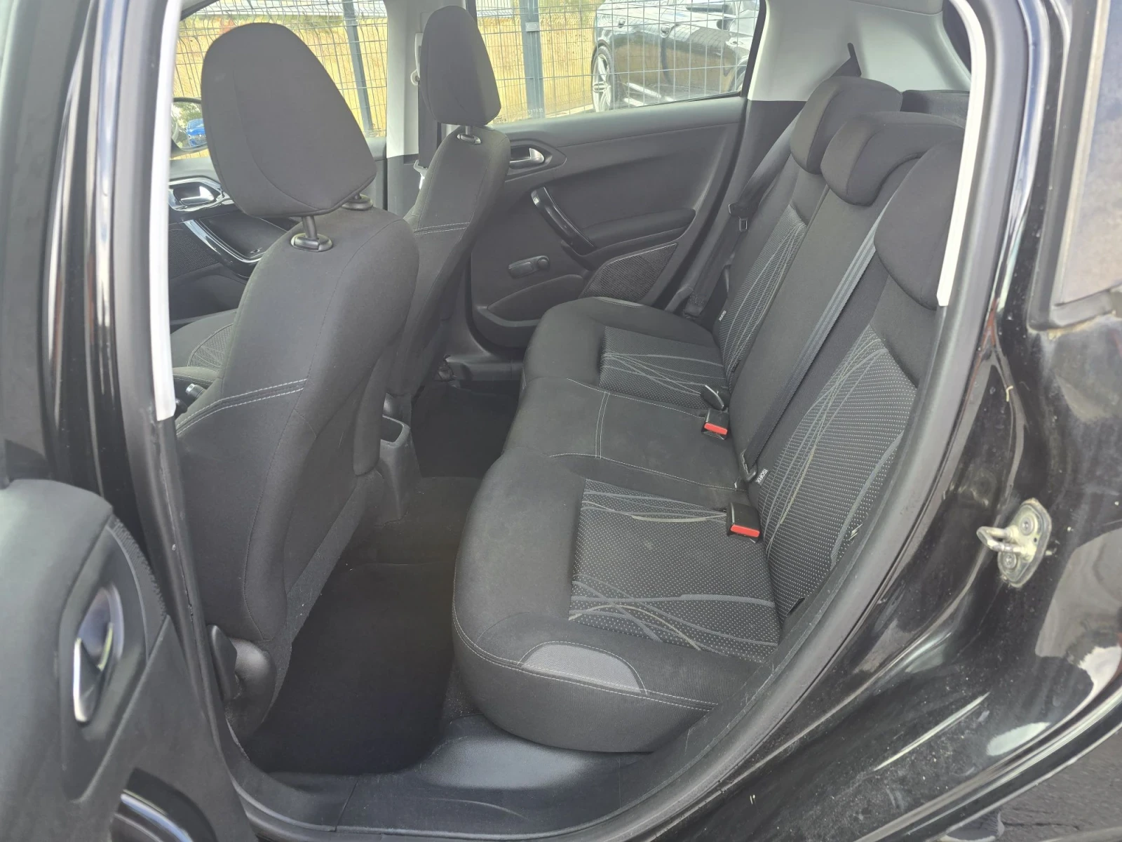 Peugeot 208 1.4 HDI, снимка 10 - Автомобили и джипове - 56222540
