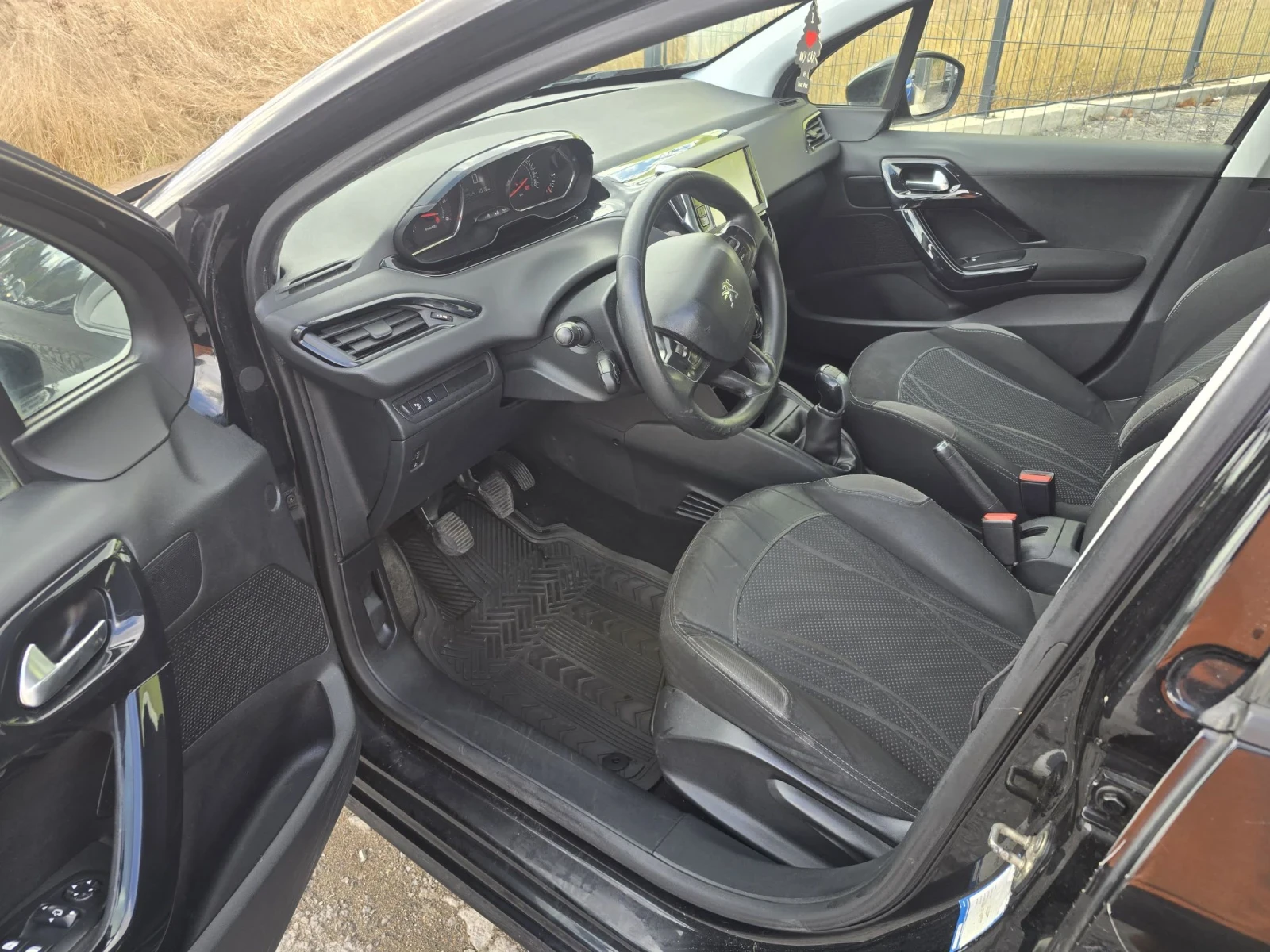 Peugeot 208 1.4 HDI, снимка 7 - Автомобили и джипове - 56222540