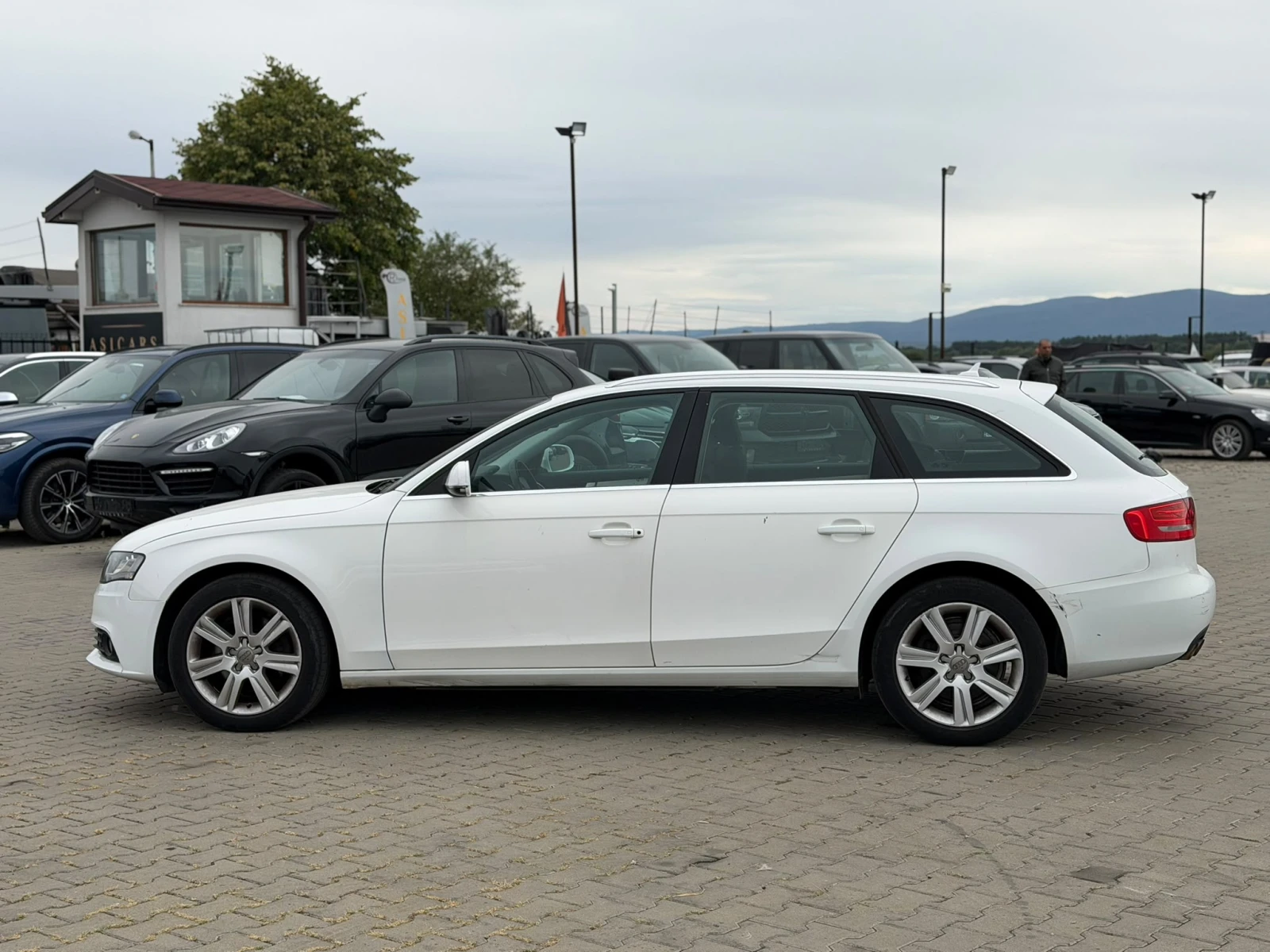 Audi A4 / 2.0TDI / 170HP / EURO 5 / NAVI /, снимка 2 - Автомобили и джипове - 56224357
