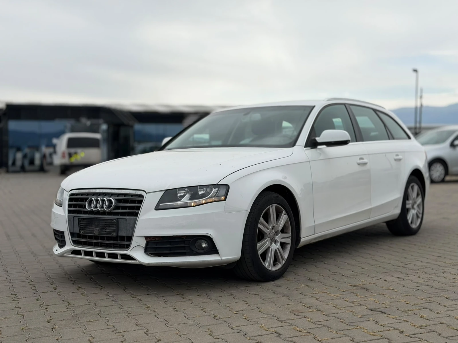 Audi A4 / 2.0TDI / 170HP / EURO 5 / NAVI /