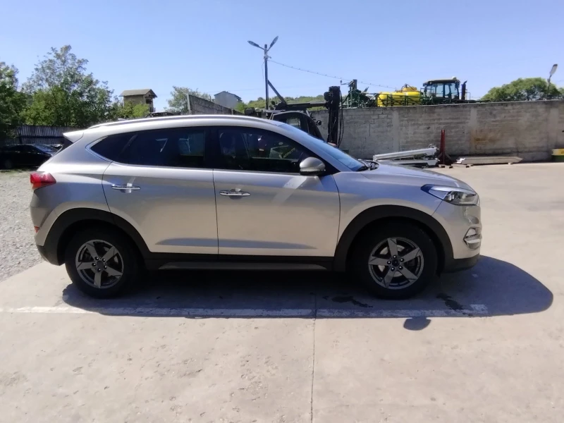 Hyundai Tucson, снимка 1 - Автомобили и джипове - 47299991