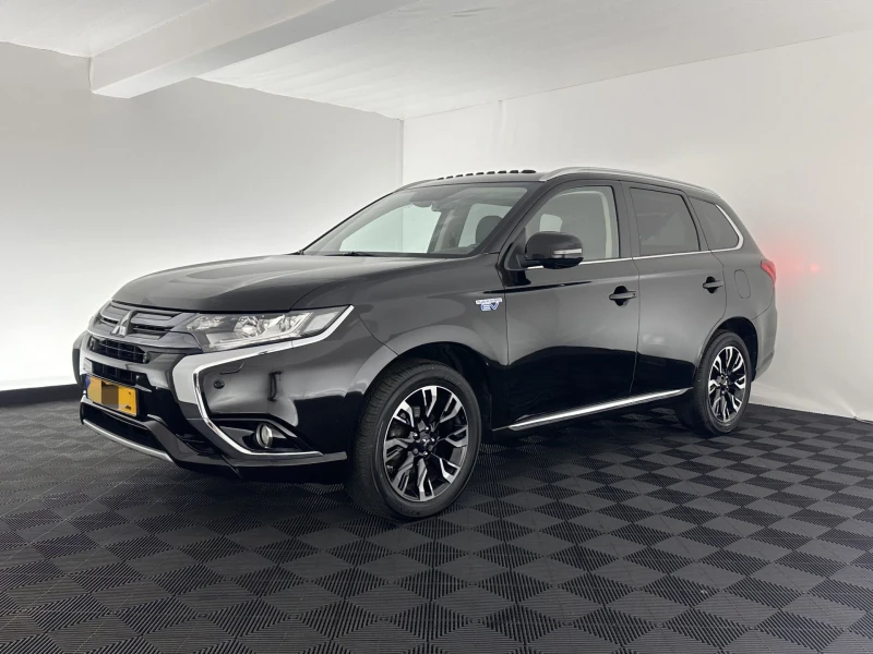 Mitsubishi Outlander Luxory, дистроник, кожа, 360 камера, ел пакет, 4х4, снимка 16 - Автомобили и джипове - 47893111