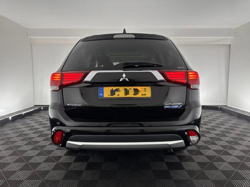 Mitsubishi Outlander Luxory, дистроник, кожа, 360 камера, ел пакет, 4х4, снимка 4 - Автомобили и джипове - 47893111