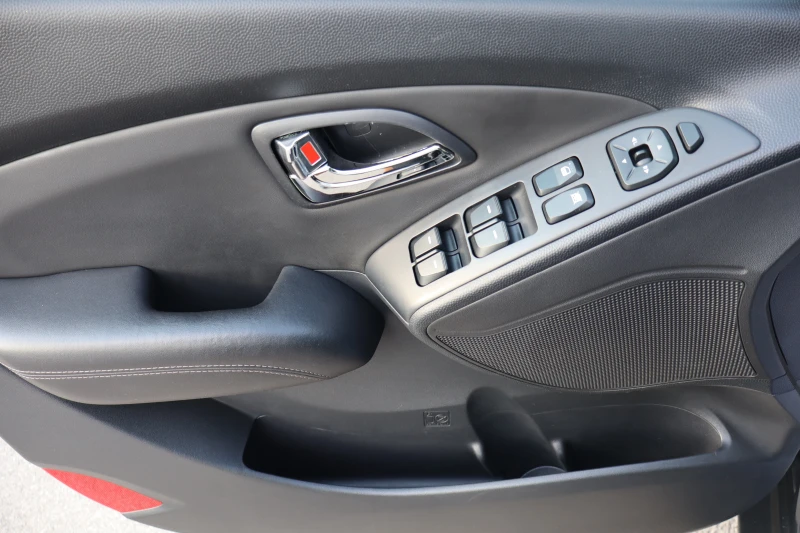 Hyundai IX35 2.0CRDI* TOP* , снимка 8 - Автомобили и джипове - 50860073