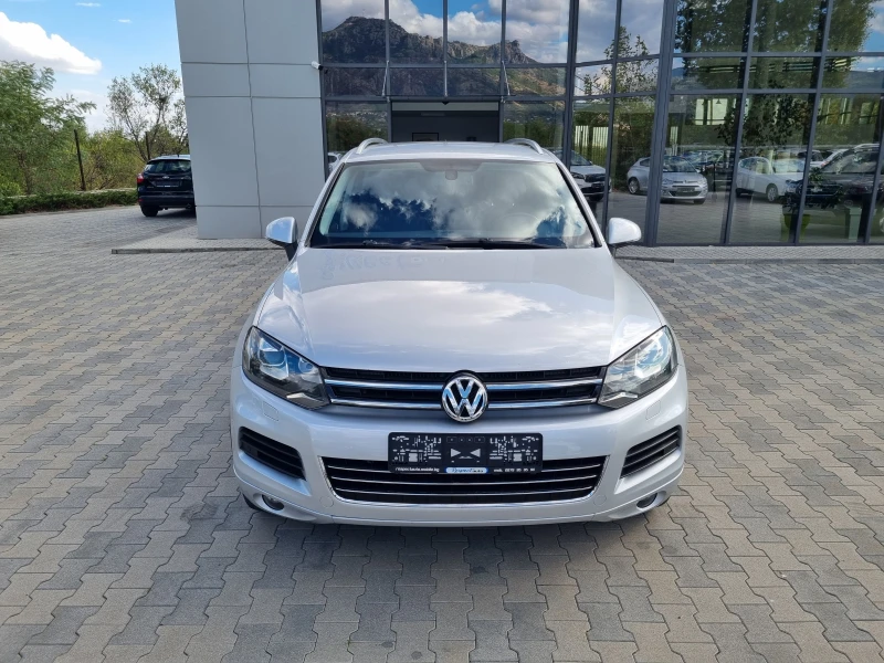 VW Touareg 3.0TDi-8 СКОРОСТИ * ОБСЛУЖЕН* ТОП СЪСТОЯНИЕ!, снимка 2 - Автомобили и джипове - 52253880