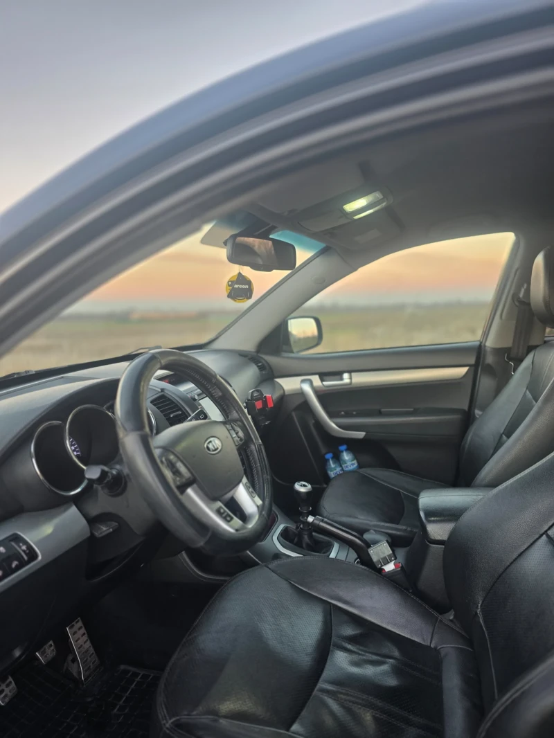 Kia Sorento, снимка 12 - Автомобили и джипове - 52792462