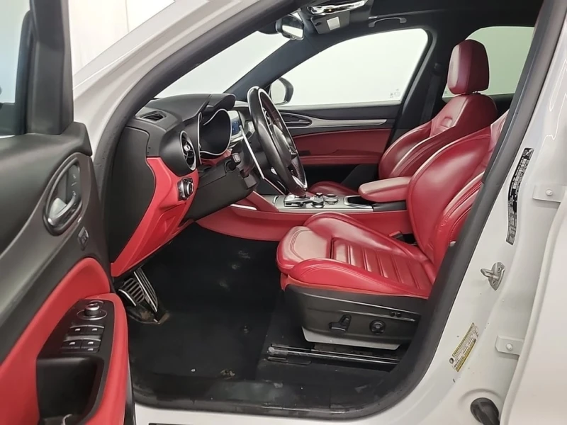Alfa Romeo Stelvio * TI SPORT * CARFAX * ЦЕНА ДО БЪЛГАРИЯ, снимка 9 - Автомобили и джипове - 53085759