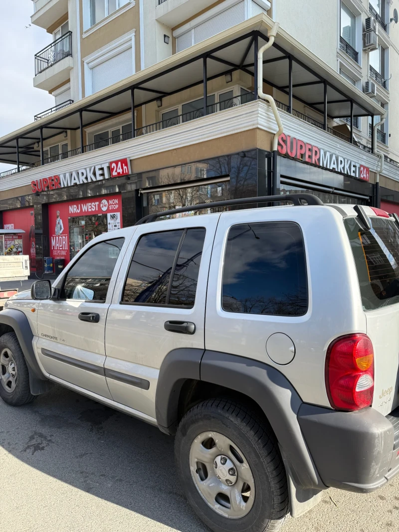 Jeep Cherokee Sport, снимка 3 - Автомобили и джипове - 53217730