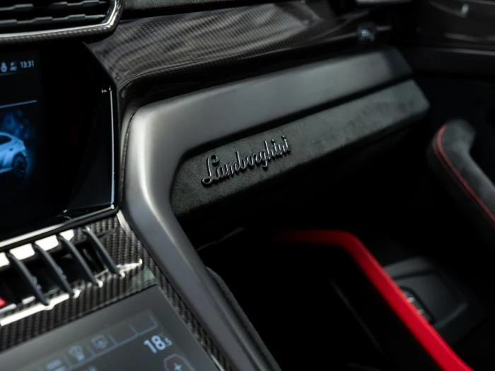 Lamborghini Urus PERFORMANTE* CARBON* B&O 3D* ALCANTARA* 360* ОБДУХ, снимка 15 - Автомобили и джипове - 56194147