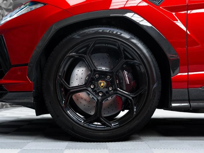 Lamborghini Urus PERFORMANTE* CARBON* B&O 3D* ALCANTARA* 360* ОБДУХ, снимка 5 - Автомобили и джипове - 56194147