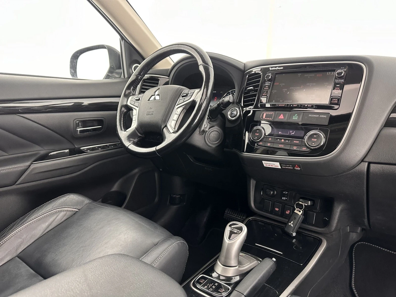 Mitsubishi Outlander Luxory, дистроник, кожа, 360 камера, ел пакет, 4х4 - изображение 6