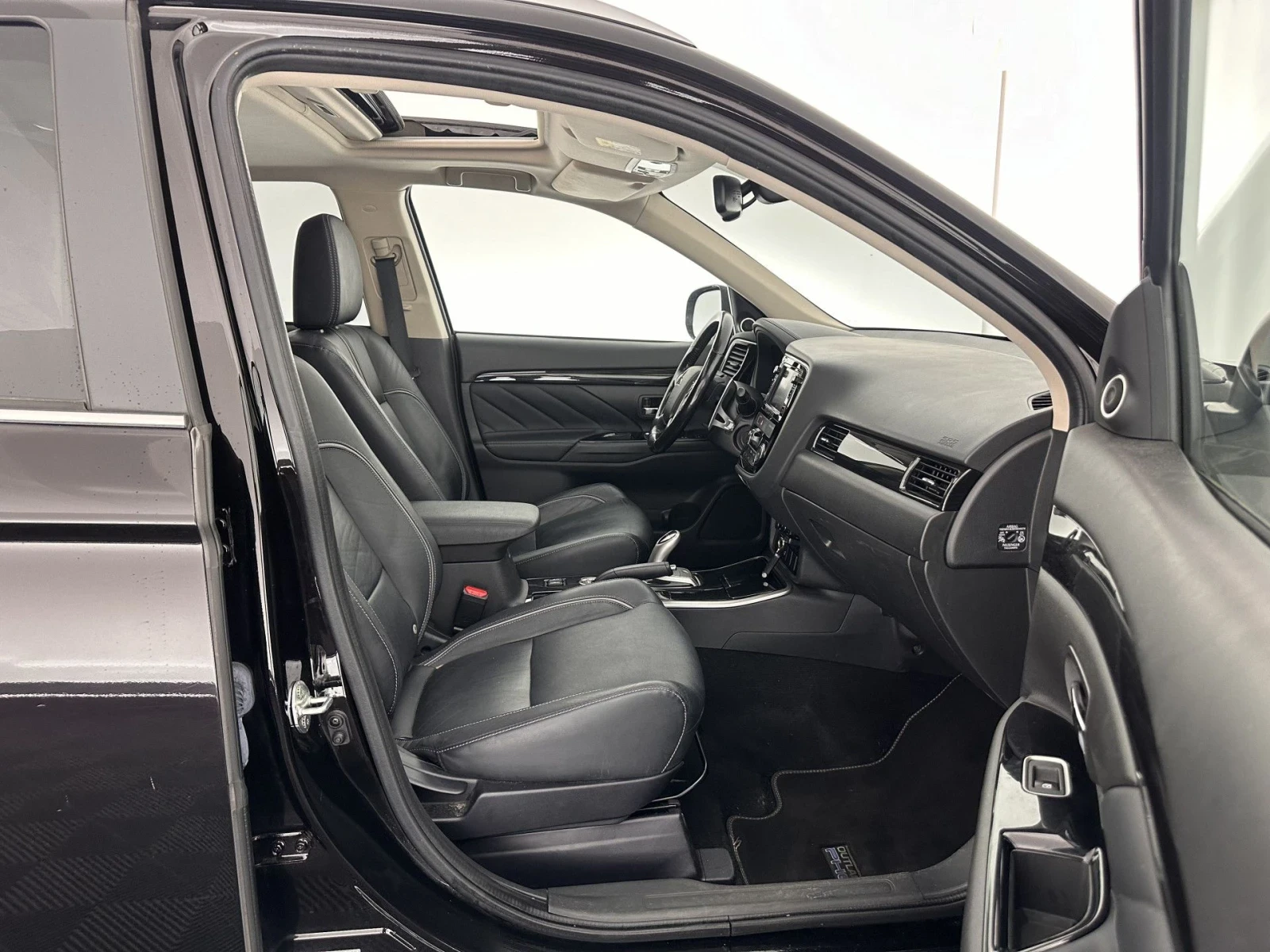 Mitsubishi Outlander Luxory, дистроник, кожа, 360 камера, ел пакет, 4х4 - изображение 8