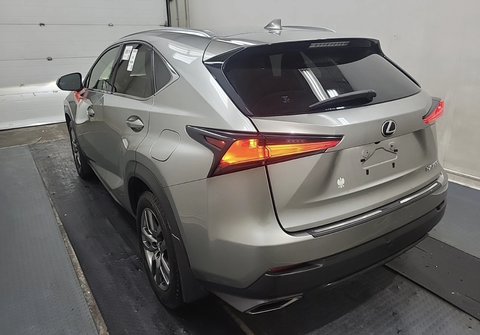 Lexus NX 300  - изображение 4