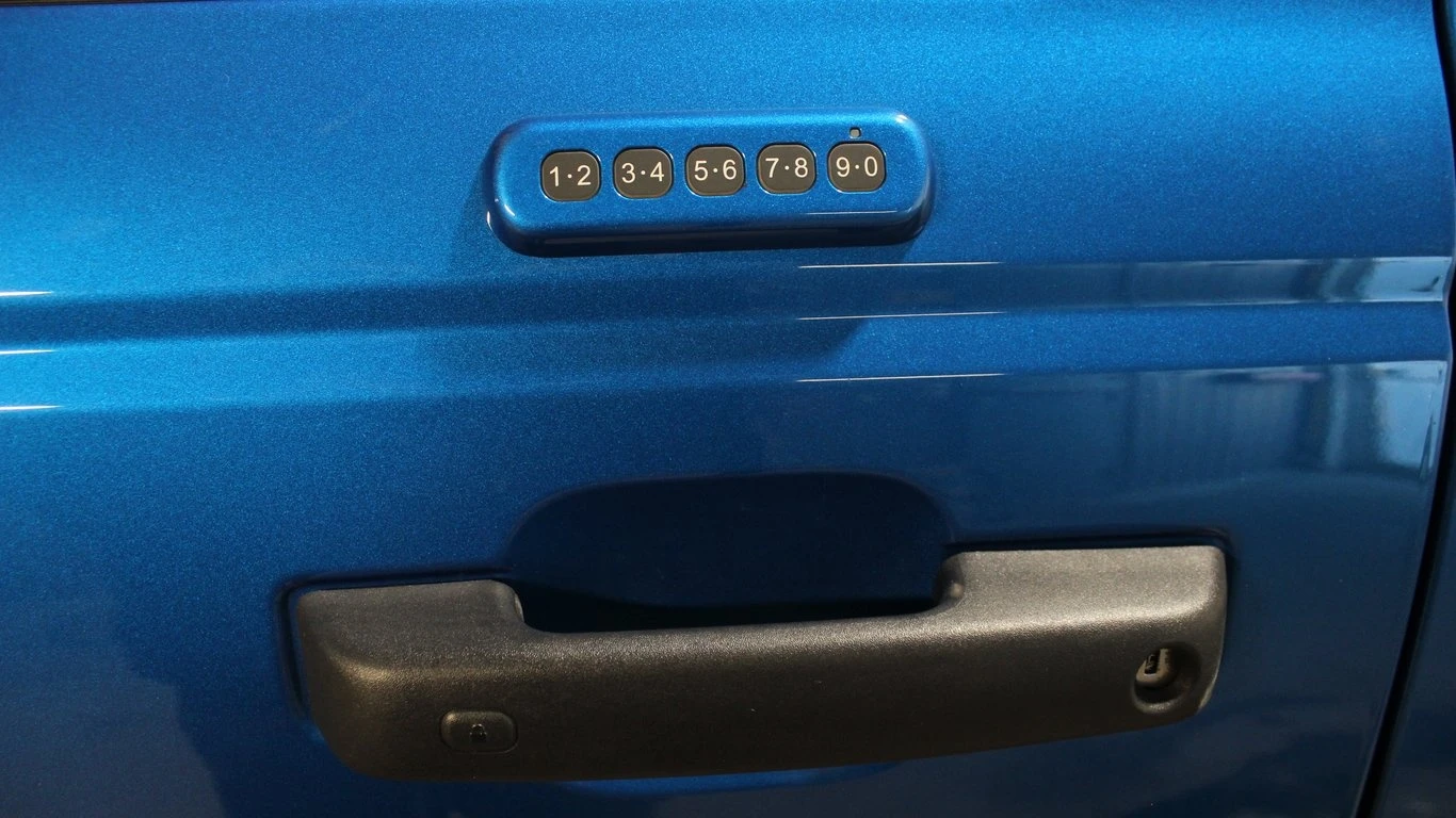 Ford Bronco * 2 Door Advanced 4x4 * CARFAX * ��� ������������  | Mobile.bg � ����������� 17