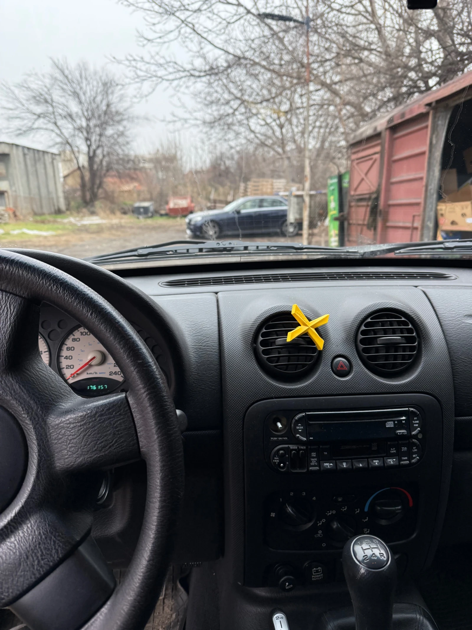 Jeep Cherokee Sport - изображение 9