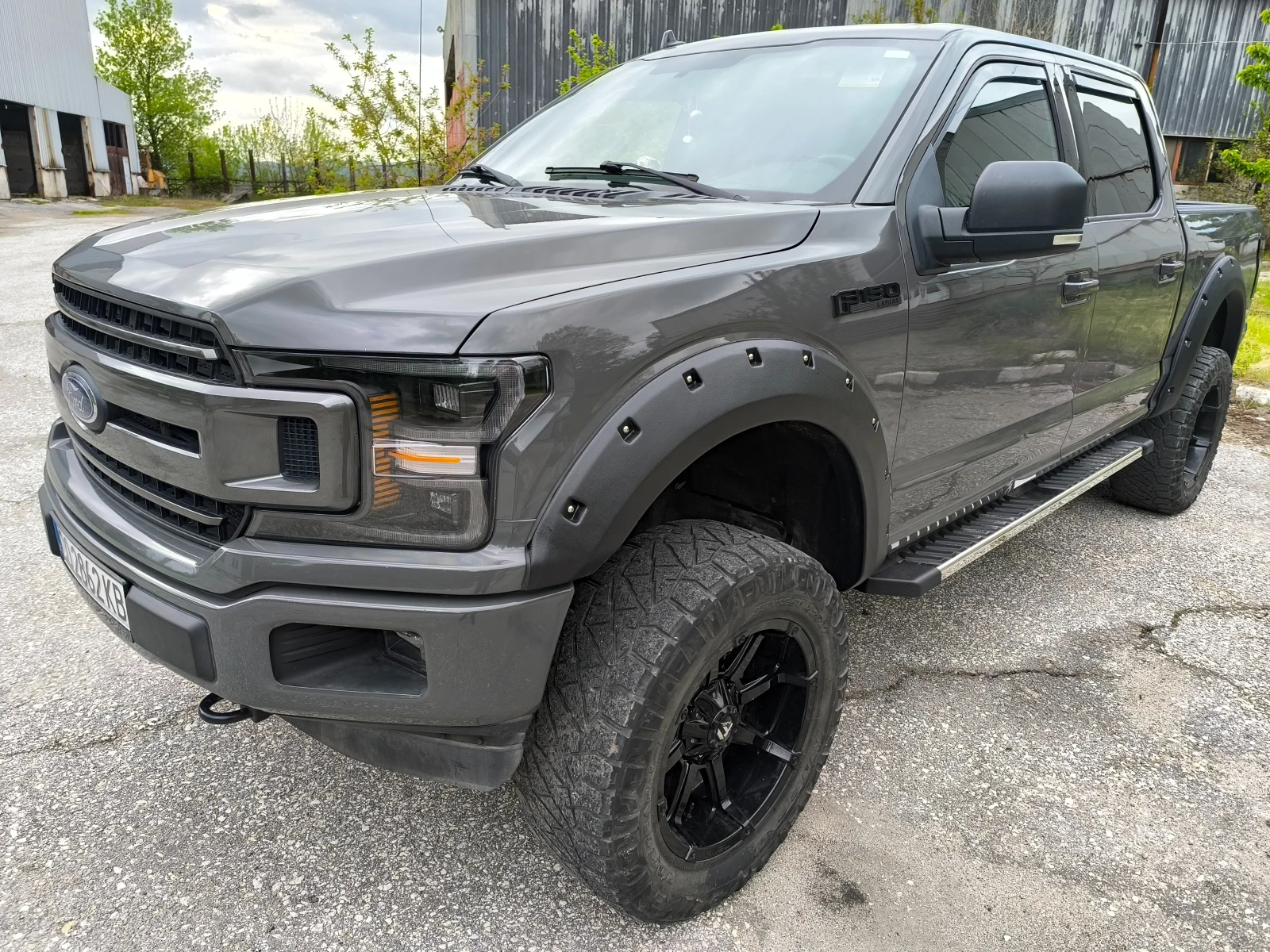 Ford F150 ФЕЙС ОБСЛУЖЕН ЛИЗИНГ ЛИФТ ПЕРФЕКТЕН СТАВА НА ГАЗ, снимка 3 - Автомобили и джипове - 54866246