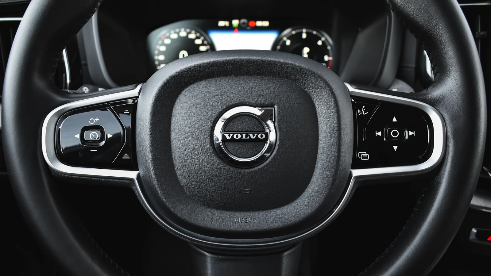 Volvo XC60 Inscription 2.0 D4 4x4 Automatic, снимка 10 - Автомобили и джипове - 55529127