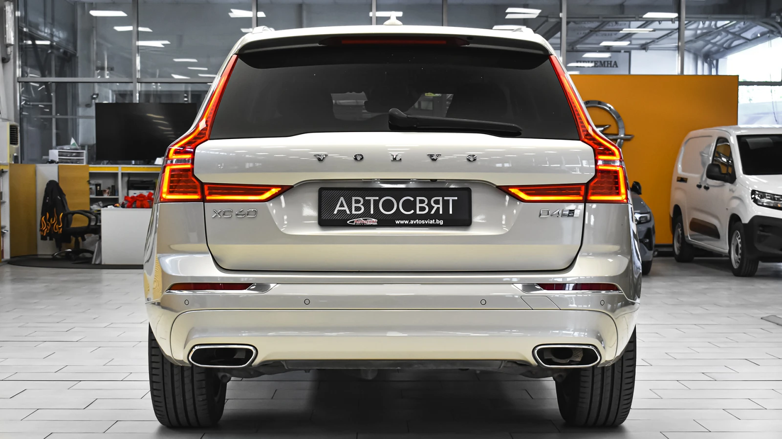 Volvo XC60 Inscription 2.0 D4 4x4 Automatic, снимка 3 - Автомобили и джипове - 55529127