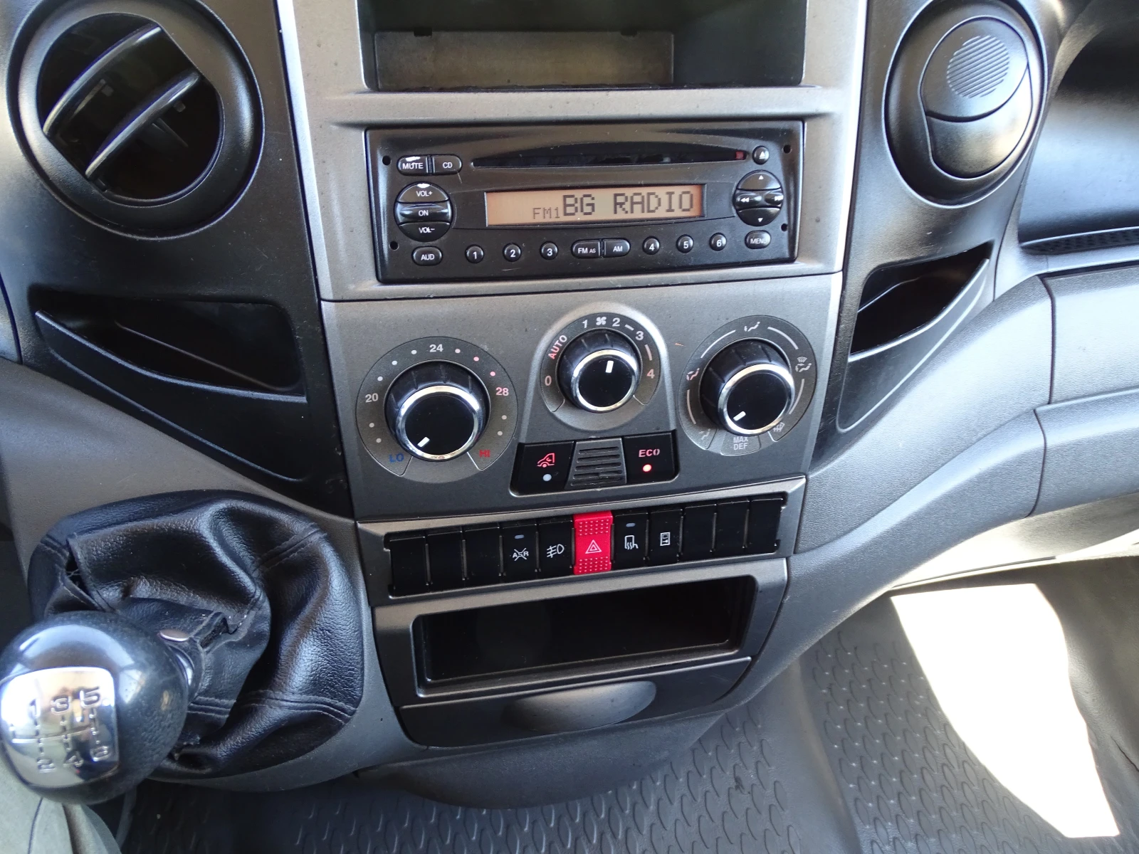 Iveco 35c15 3.0HPI  КАТ. * Б* 7-места * * * КЛИМАТИК* * * , снимка 7 - Бусове и автобуси - 54552730