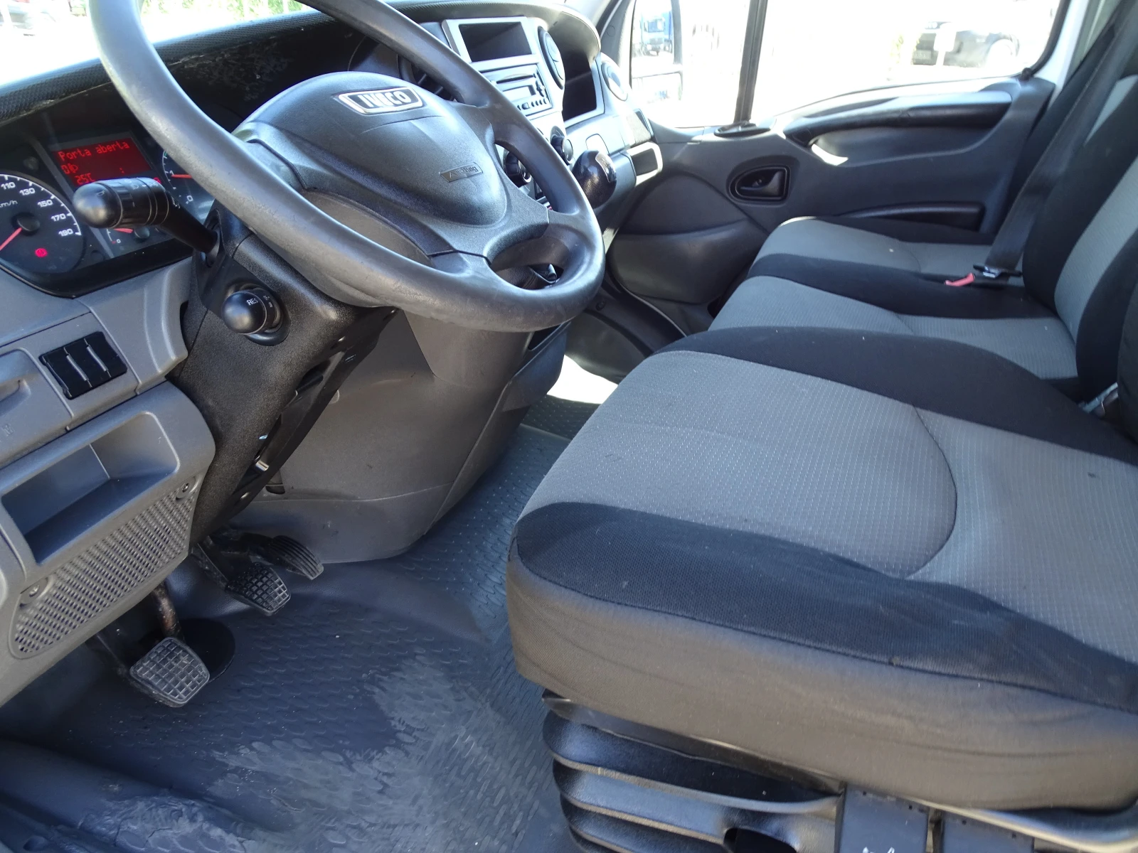 Iveco 35c15 3.0HPI  КАТ. * Б* 7-места * * * КЛИМАТИК* * * , снимка 9 - Бусове и автобуси - 54552730