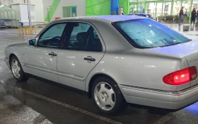Обява за продажба на Mercedes-Benz E 250 W210 на реални 42000км ~17 500 лв. - изображение 1