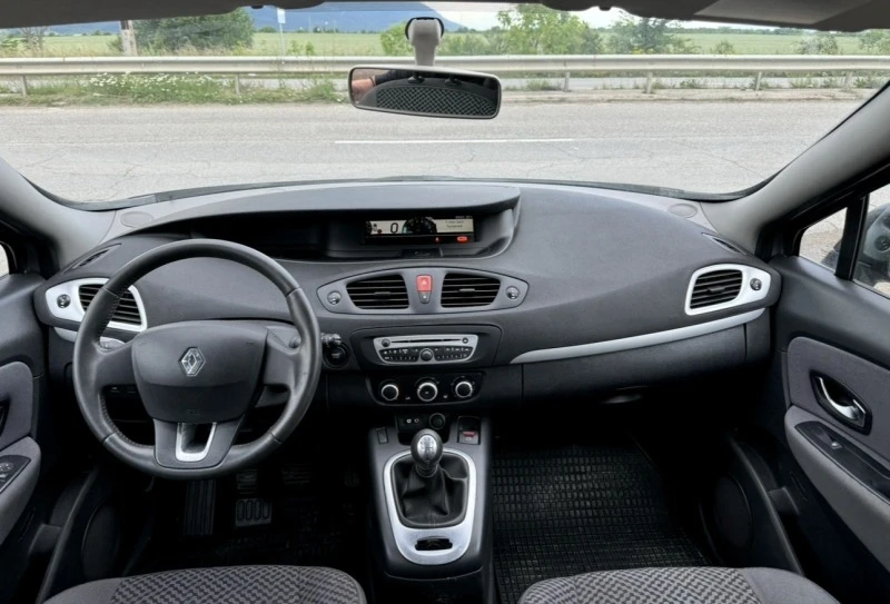 Renault Scenic 1.4 TCe, снимка 7 - Автомобили и джипове - 45700270