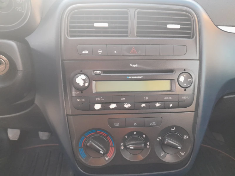 Fiat Punto Grande 1.3 Multijet, снимка 12 - Автомобили и джипове - 47319554