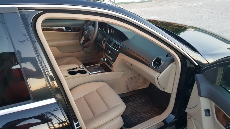 Mercedes-Benz C 250, снимка 7 - Автомобили и джипове - 48429599