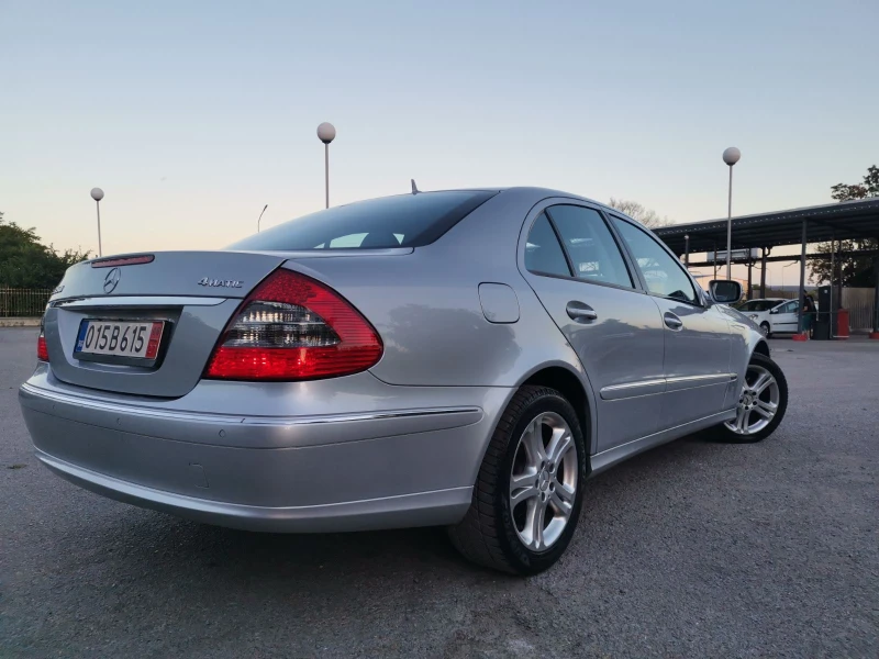 Mercedes-Benz E 350 ТОП КОЛЕДНА ПРОМОЦИЯ/4MATIC/272hp/КОЖА/УНИКАЛЕН, снимка 4 - Автомобили и джипове - 48281987