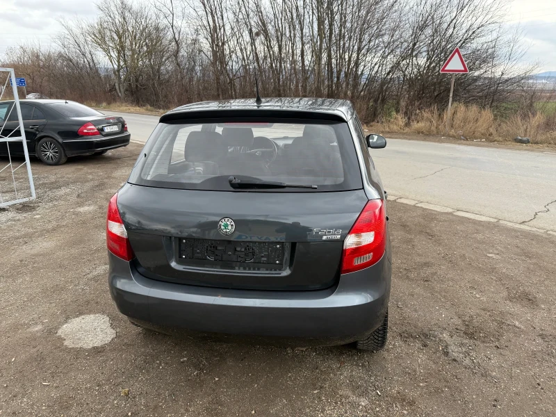 Skoda Fabia, снимка 5 - Автомобили и джипове - 48639546