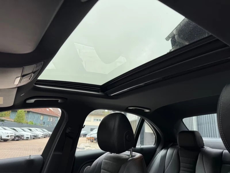 Mercedes-Benz E 300 AMG/245HP/NAVI/360/LED/AMBI/PANO/787v, снимка 15 - Автомобили и джипове - 52247509