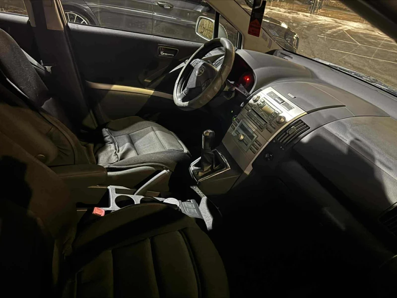 Toyota Corolla verso, снимка 4 - Автомобили и джипове - 52393705