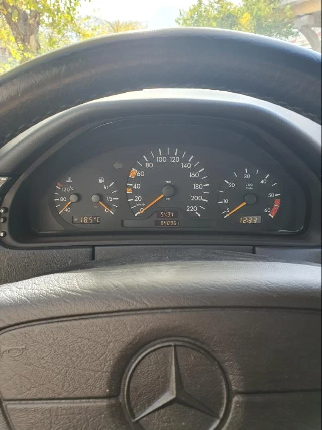 Mercedes-Benz E 250 W210 на реални 42000км - изображение 9