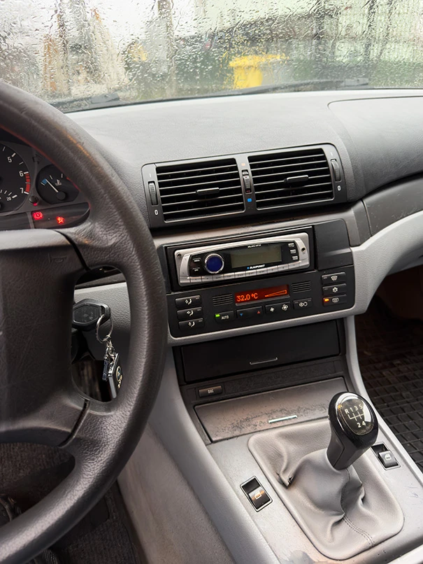 BMW 320, снимка 10 - Автомобили и джипове - 52593179