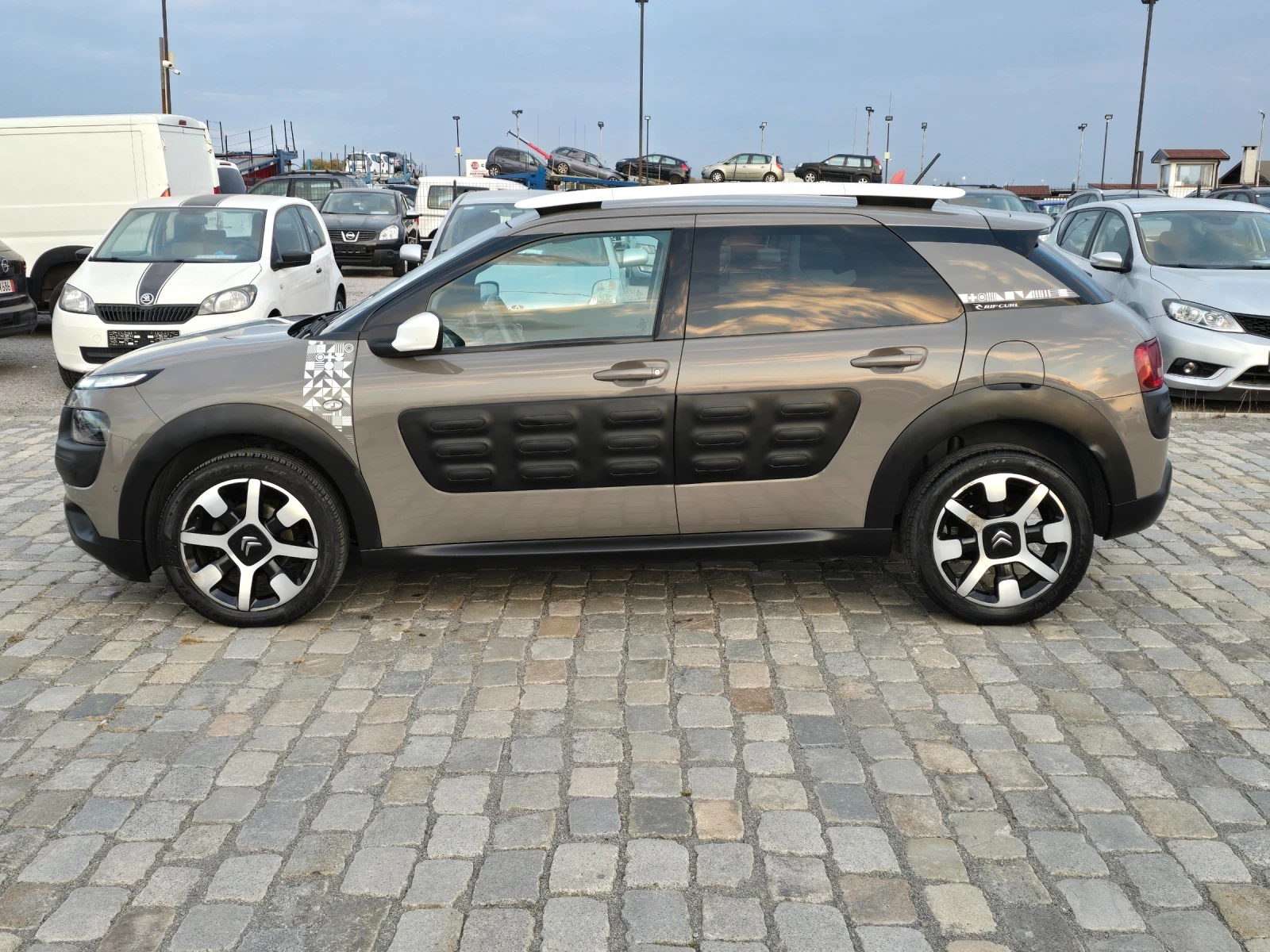 Citroen C4 Cactus RIP CURL 1.2i 110кс EURO 6B - изображение 4