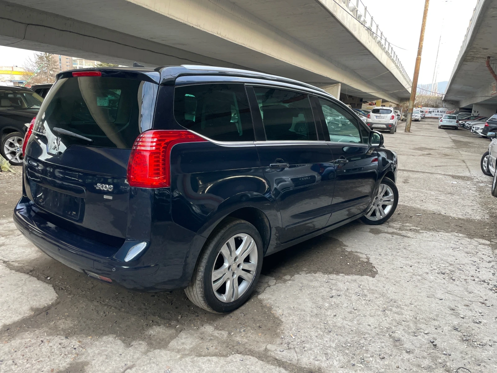 Peugeot 5008 ПАНОРАМА///РАДАР///НАВИ///Хед ъп///ТВ///7м - изображение 8