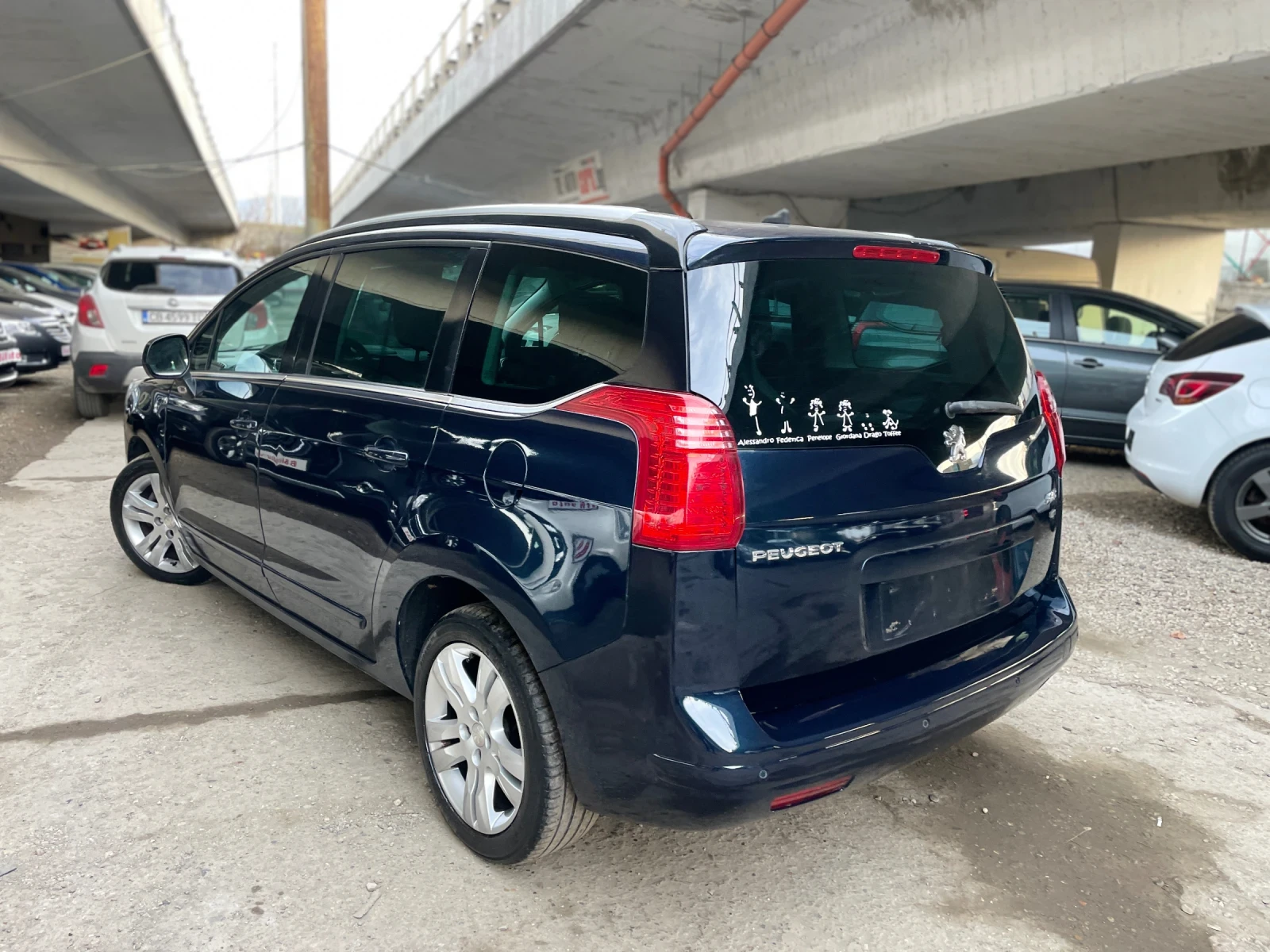 Peugeot 5008 ПАНОРАМА///РАДАР///НАВИ///Хед ъп///ТВ///7м - изображение 9