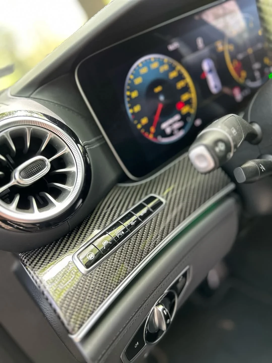 Mercedes-Benz AMG GT 5.3 Karbon 4Matic+ Full-Maxx* Lizing* Obslujen  - изображение 9