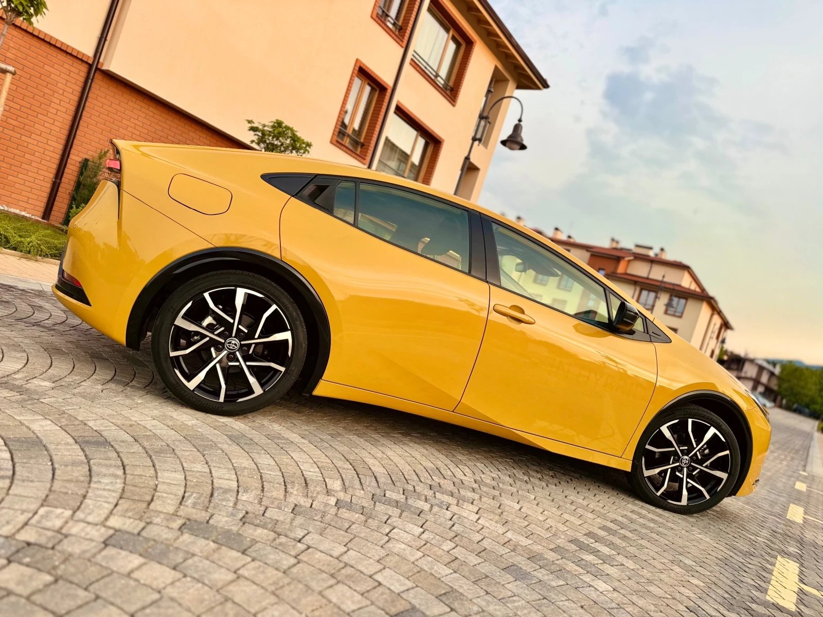 Toyota Prius 10 ГОДИНИ ГАРАНЦИЯ / Plug in Hybrid / НАЛИЧЕН - изображение 5